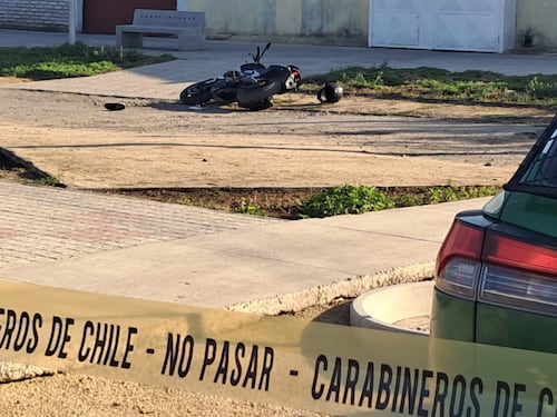 Acribillan a motociclista con más de 100 disparos en Lo Espejo: hallan auto con ametralladora a metros