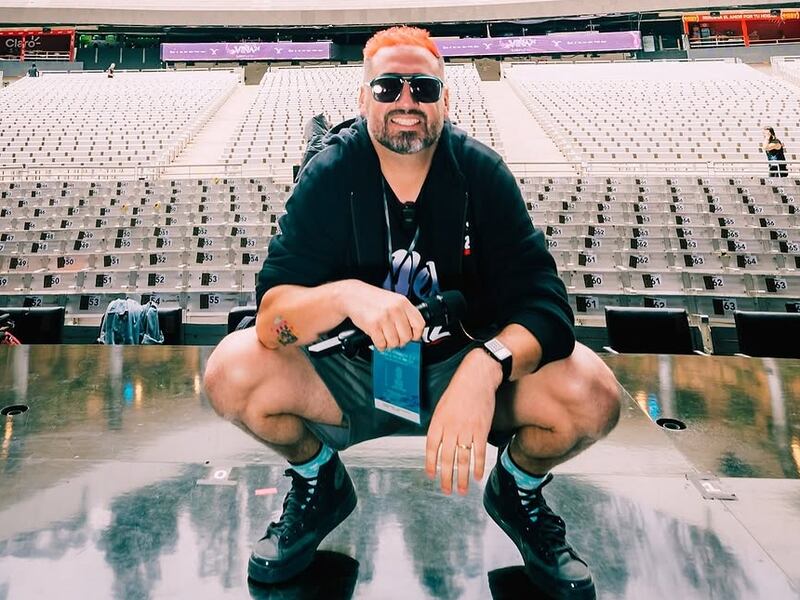 “La gente se sorprende un poco”: Álex Ortiz y la razón que tuvo para dejar de conducir su automóvil y optar por viajar en transporte público