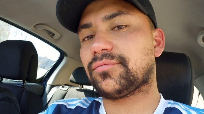 El hecho ocurrió durante noche de este ayer, cuando un bus lleno de simpatizantes de O'Higgins se dirigía desde el estadio Santa Laura, en Independencia, hacia Rancagua, después del empate sin goles que protagonizaron ambos elencos.
Al llegar a la intersección de avenida Dorsal y Guanaco, el bus fue interceptado por un grupo de desconocidos, originándose una riña que terminó con un sujeto efectuando una cantidad indeterminada de disparos en contra de la máquina.