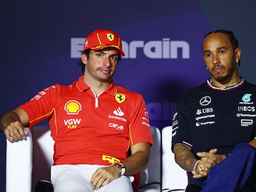 Carlos Sainz sería el sustituto de Hamilton en Mercedes