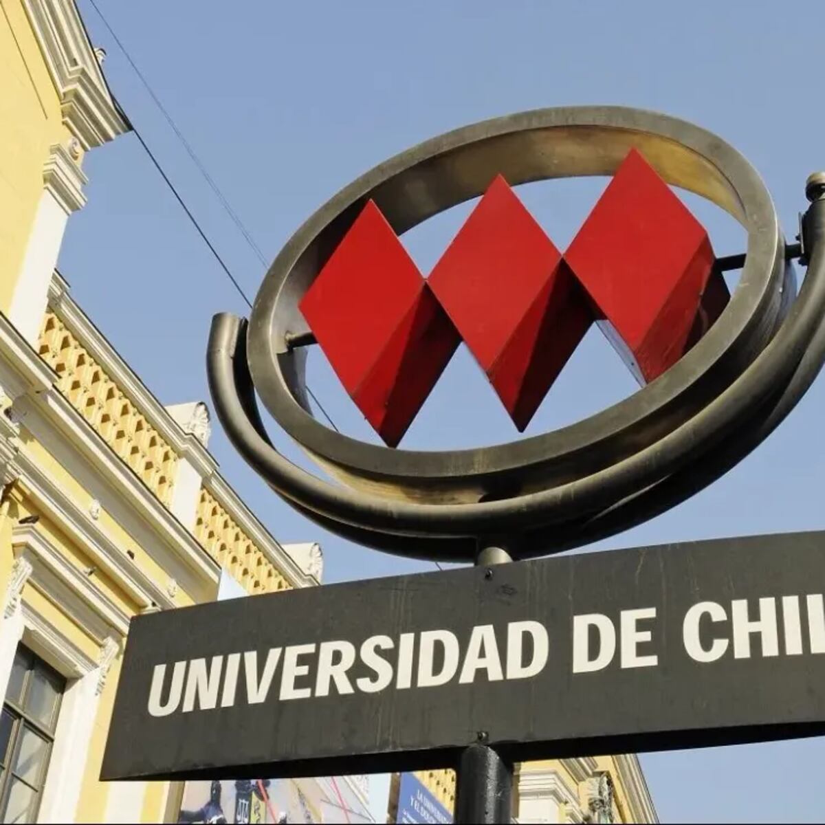 Metro de Santiago explica falla por paraguas en las vías Metro de Santiago explica falla por paraguas en las vías