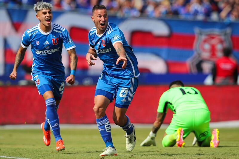 El delantero argentino acabó con su sequía goleadora en la U y este mediodía anotó su primer gol oficial por los azules frente a Coquimbo Unido.