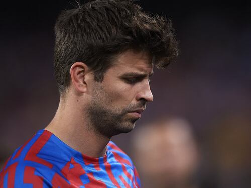 ¿Entusado? Piqué fue grabado cantando ‘tú me partiste el corazón’, de Maluma, a grito herido