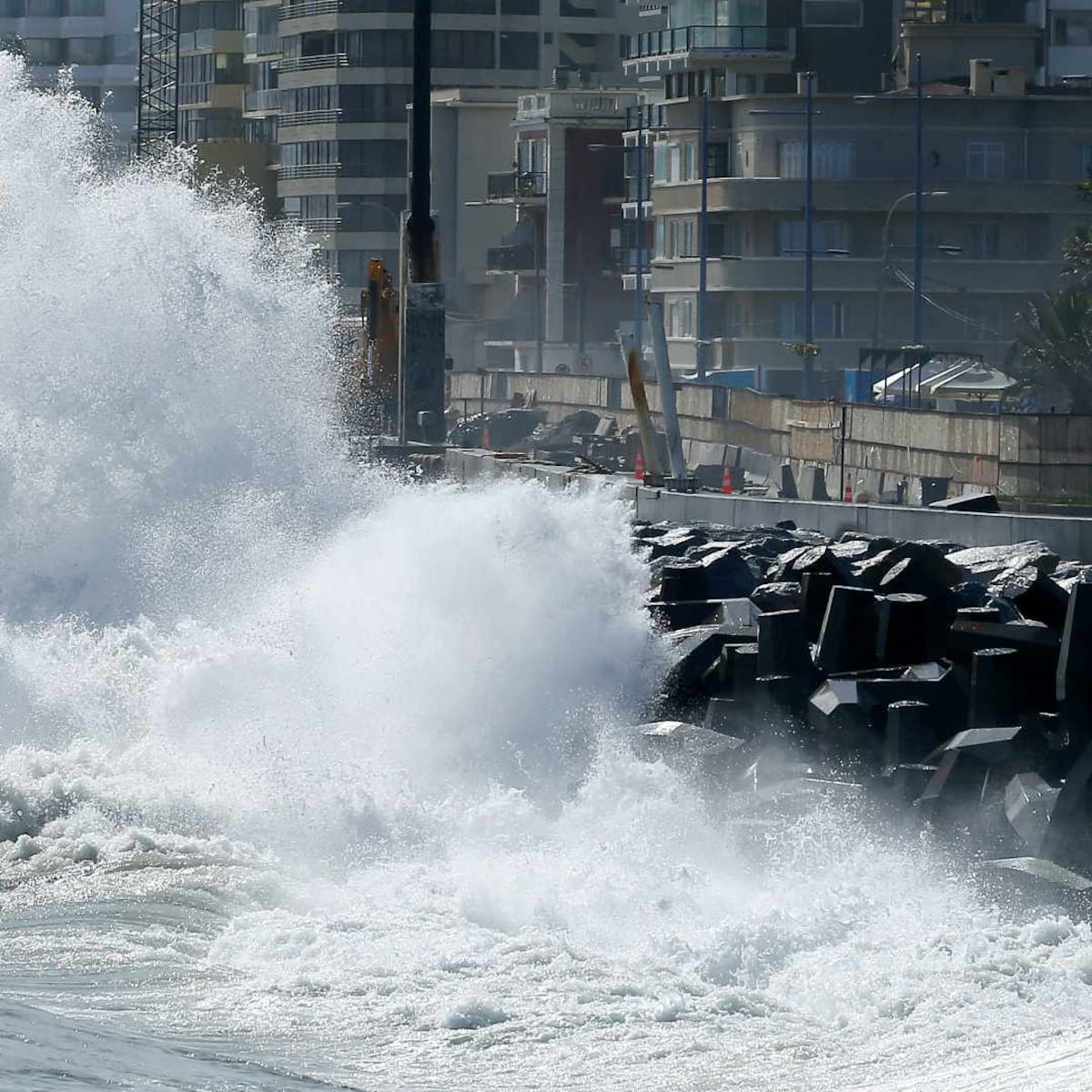 Experto revela el origen de las marejadas anormales en Chile Experto revela el origen de las marejadas anormales en Chile