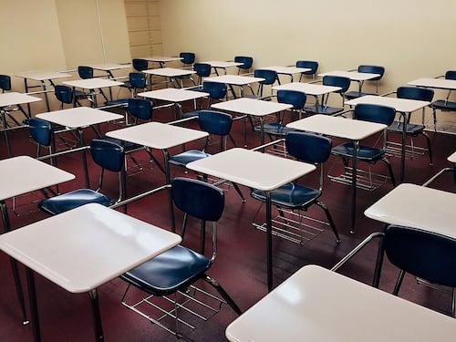 Apoderada es investigada por inventar enfermedad de su hijo para recibir dinero del colegio: se fue al Caribe