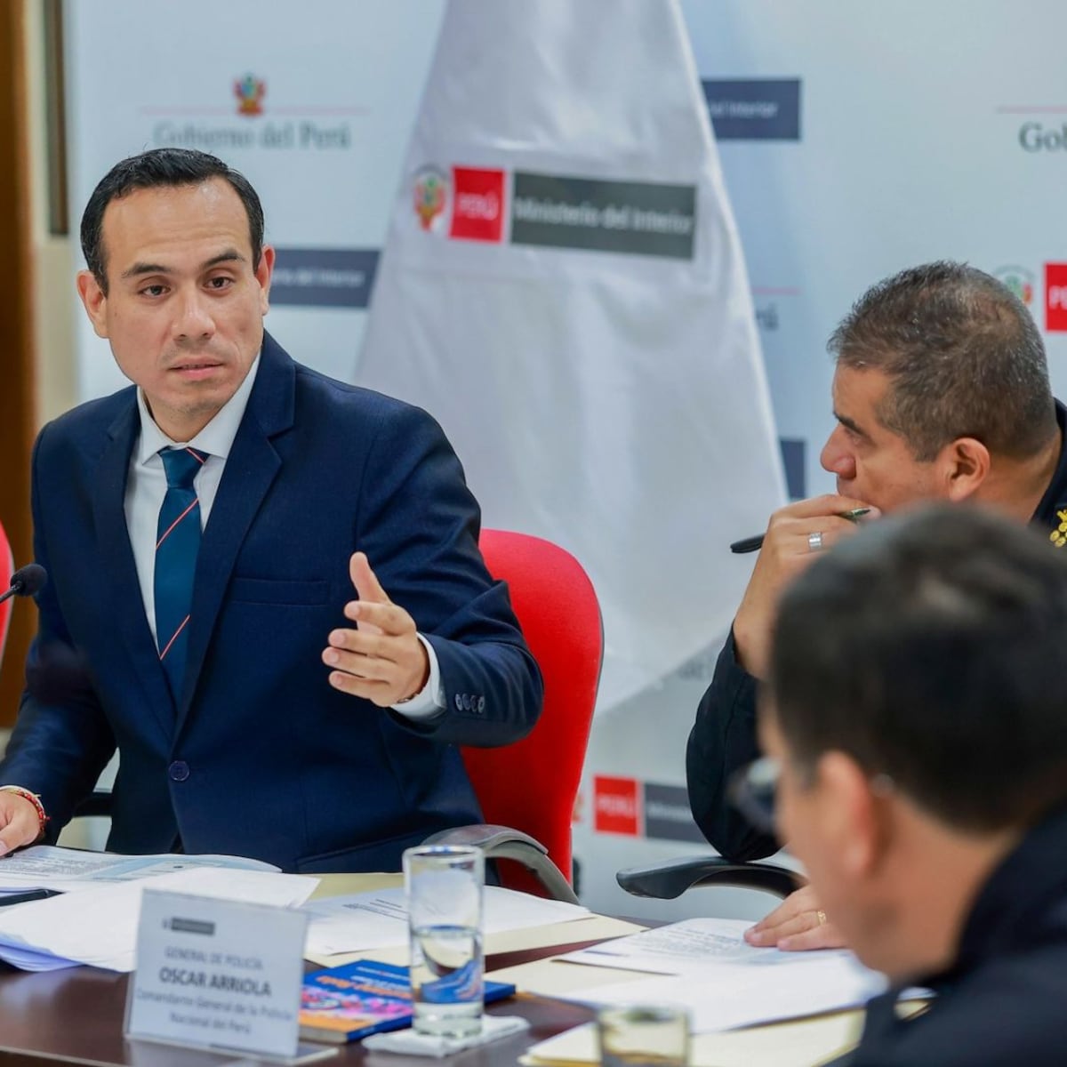 Perú evalúa declarar emergencia en frontera con Chile por presión migratoria Perú evalúa declarar emergencia en frontera con Chile por presión migratoria