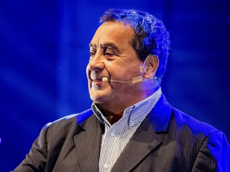 Resurge registro del beso de Dino Gordillo a menor de edad en Festival de Villa Alegre: “Así tenemos que recibir a la gente en nuestro país”