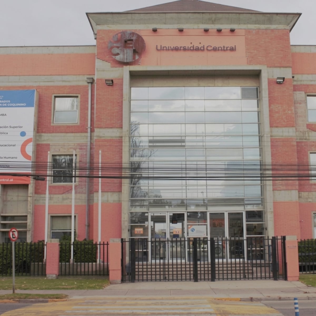 Detienen a estudiante por amenaza de tiroteo en universidad Central de La Serena Detienen a estudiante por amenaza de tiroteo en universidad Central de La Serena