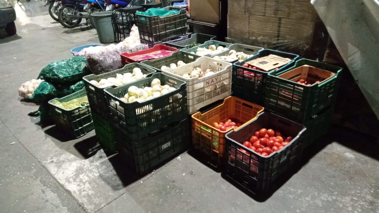 Decomisan 26 cajas y 16 arpillas con verduras.