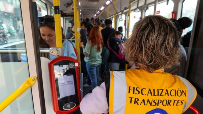 Endurecen sanciones contra quienes evadan el transporte público: infractores arriesgan perder acceso a pasaporte y estadios