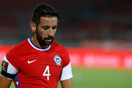 Mauricio Isla aseguró que si Chile no clasifica a Qatar, se retirará de la Roja