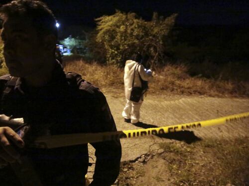 Vecinos evitan escape de hombre que mató a su hijastro con un martillo
