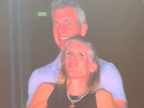 Esposa de Andy Byron mostraba su vida soñada en redes sociales: así presumía la esposa del empresario captado siendo infiel en concierto de Coldplay