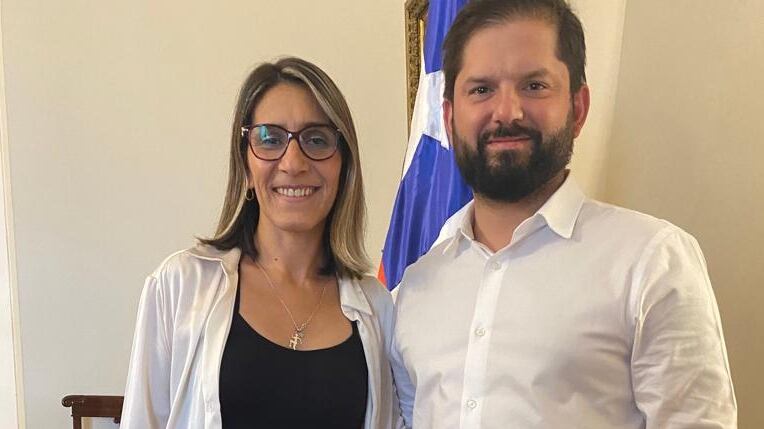 La diputada y exatleta nacional, Érika Olivera, se reunió esta tarde con el Presidente Boric para evaluar la posibilidad de entregar los departamentos de la Villa Panamericana a los deportistas chilenos que logren medallas en los próximo Juegos Panamericanos y Parapanamericanos Santiago 2023.