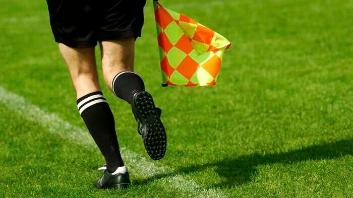 Fue a ver a su hijo a un partido de fútbol infantil y terminó amenazando al árbitro con una pistola