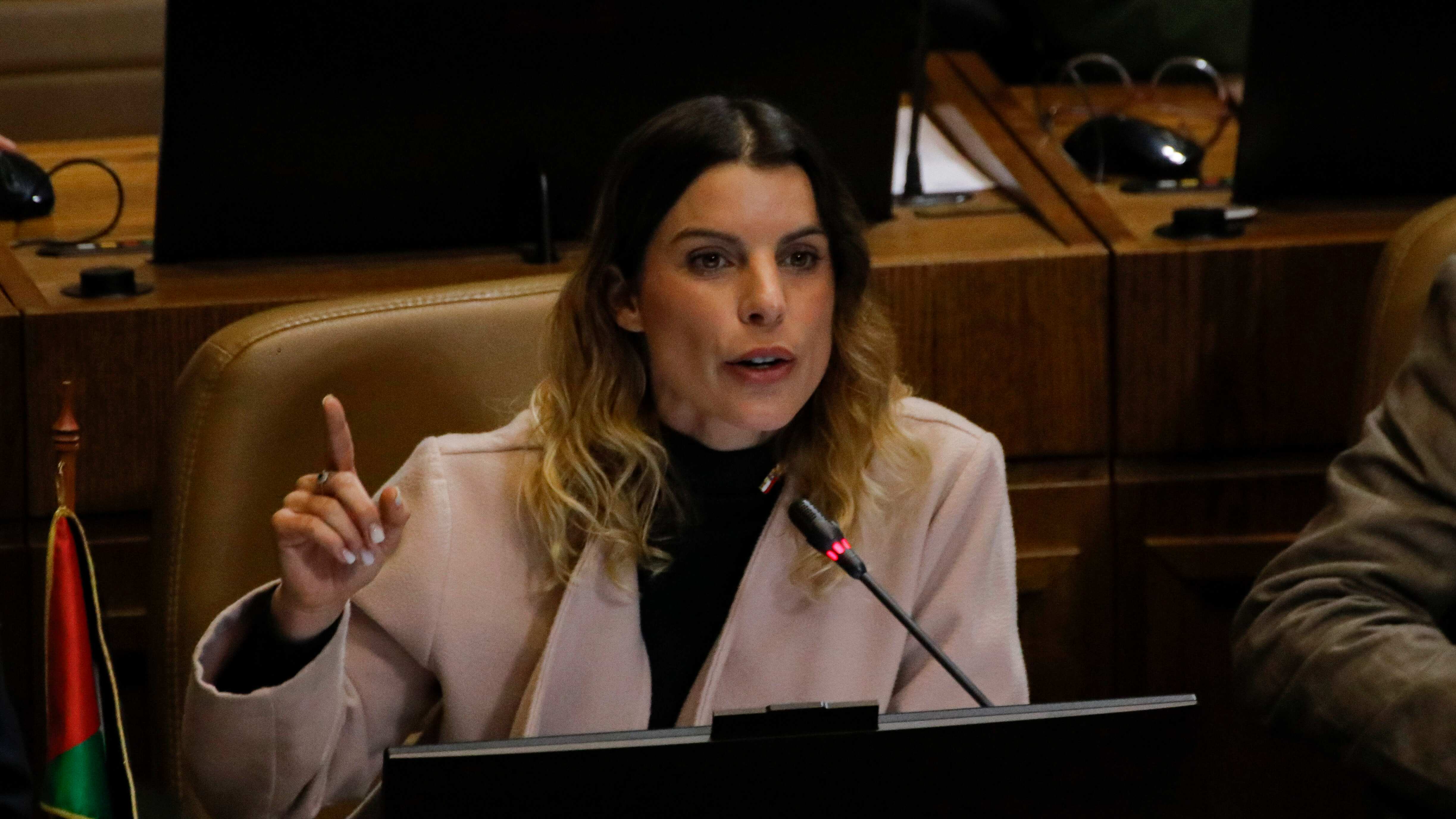 CAMARA: 10 Octubre 2024 | 10 OCTUBRE 2024/ VALPARAÍSO
Diputada Maite Orsini entrega sus descargos, durante la Acusación Constitucional en contra de la Ministra del Interior, Carolina Tohá.
FOTO: SEBASTIAN RIOS /AGENCIAUNO