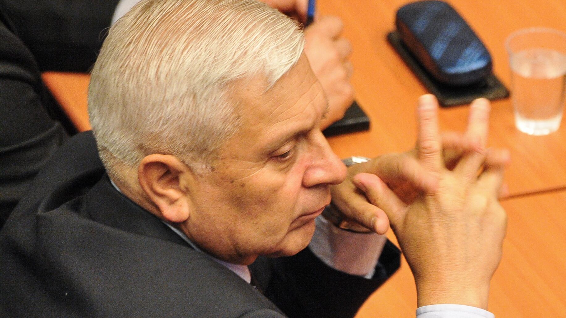 El exgeneral director de Carabineros recibió las cautelares de arraigo nacional y firma quincenal por su implicancia en casos de apremios ilegítimos cometido por efectivos policiales durante el estallido social.