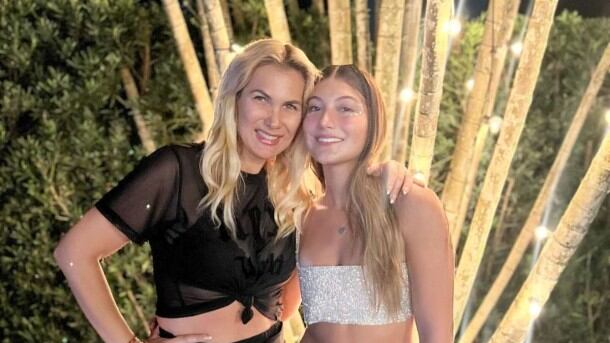 Mia Zamorano y María Alberó, Instagram