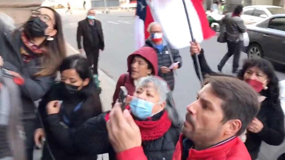 Francisco Muñoz protesta en el Congreso