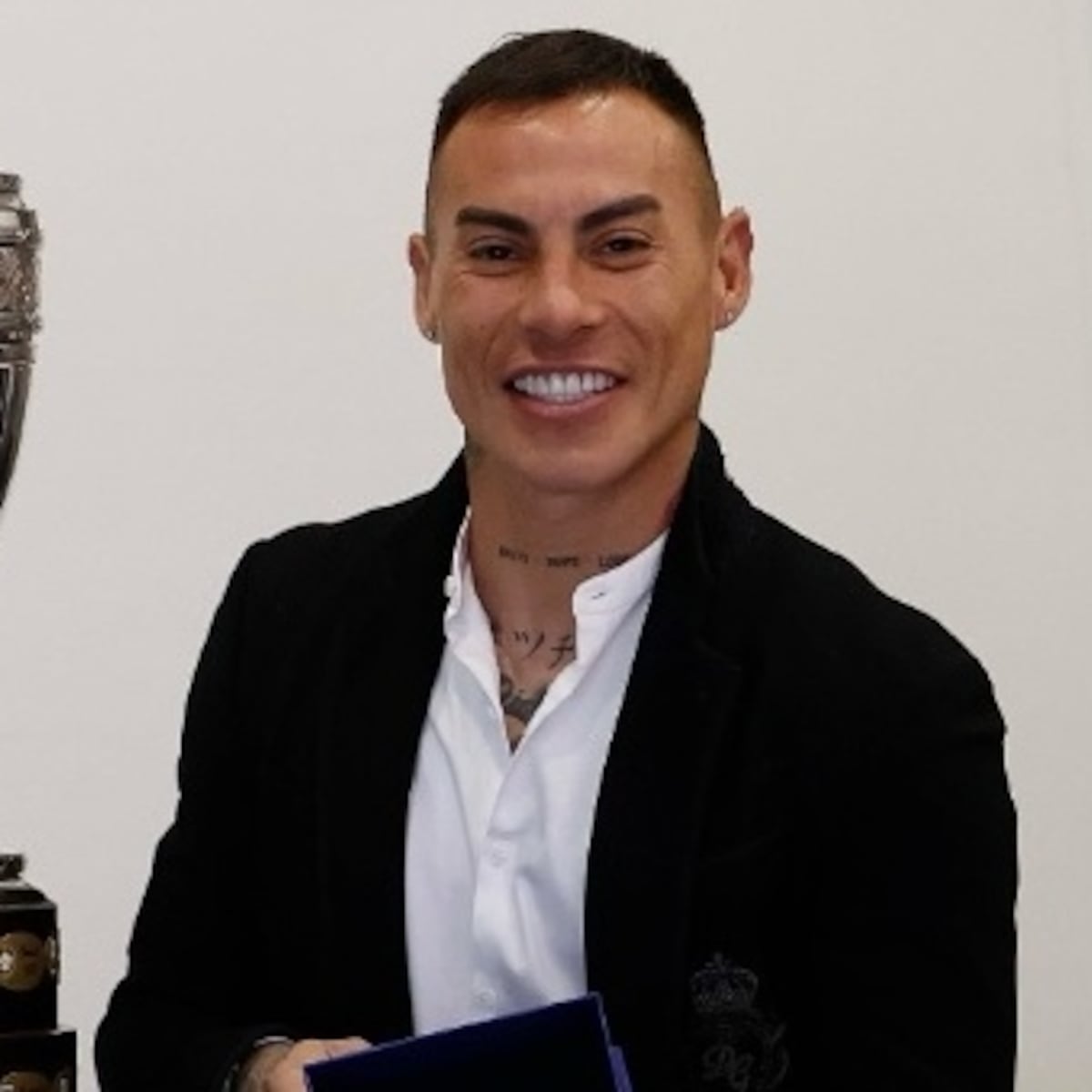 Detalles del sueldo de Eduardo Vargas en la U y comparación con Charles Aránguiz Detalles del sueldo de Eduardo Vargas en la U y comparación con Charles Aránguiz
