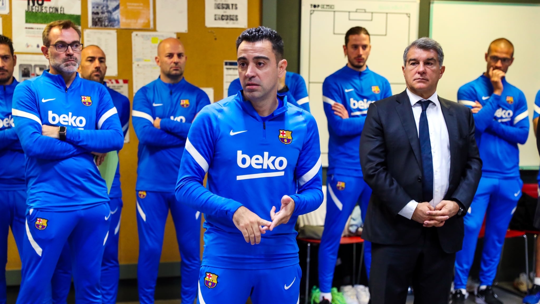El nuevo entrenador del Barcelona, Xavi Hernández, sabe que la plantilla necesita normas de conducta por lo que implementó un decálogo de reglas de conducta