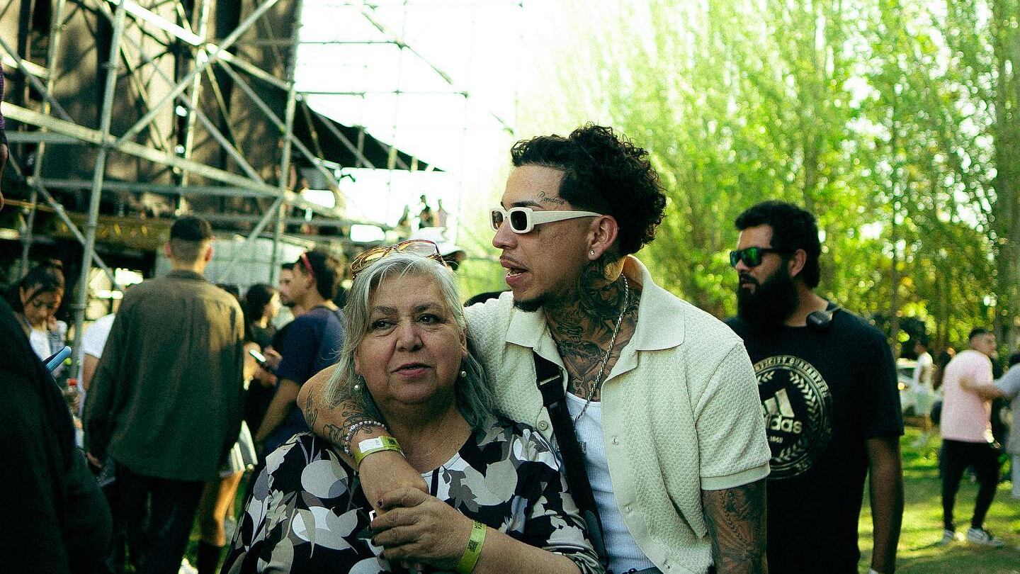 Young Cister y su mamá