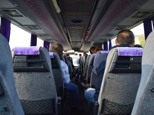 Golpe al bolsillo en Semana Santa: 7 de cada 10 chilenos recortarán viajes, comida y ocio por alza histórica de los combustibles