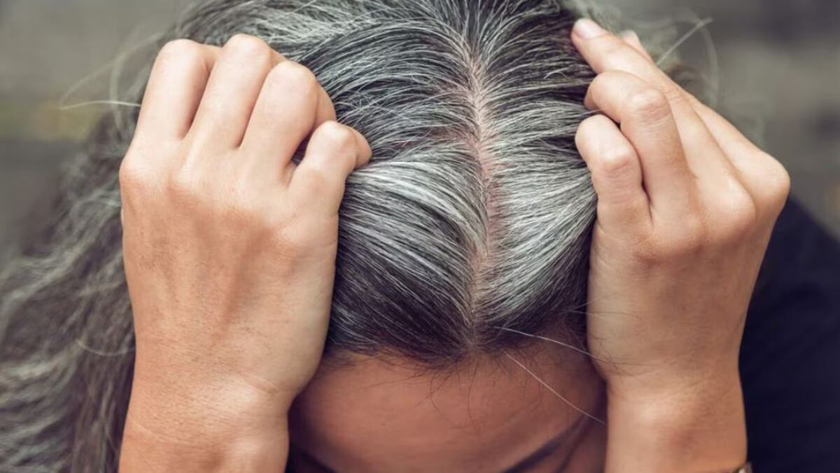 Cómo teñirse las canas de forma natural en casa y sin químicos