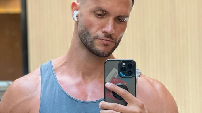 Fabio Agostini a la final del realiy show chileno Tierra Brava.