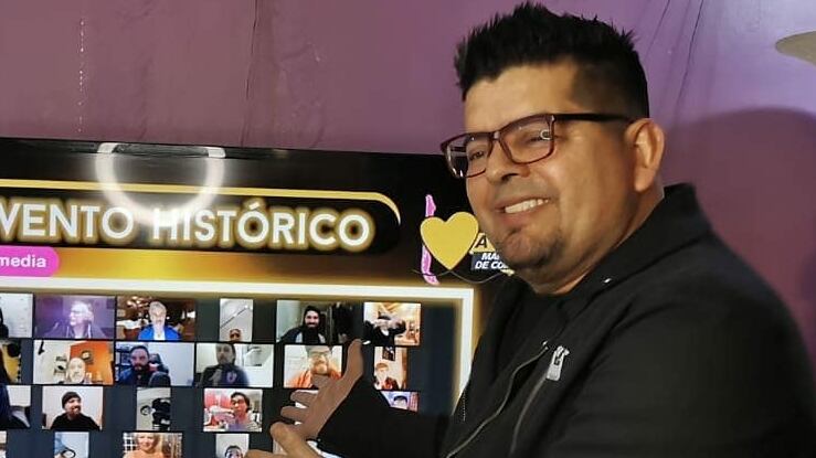 El humorista, según uno de sus cercanos, habría sido internado de urgencia en el Hospital de Arica.