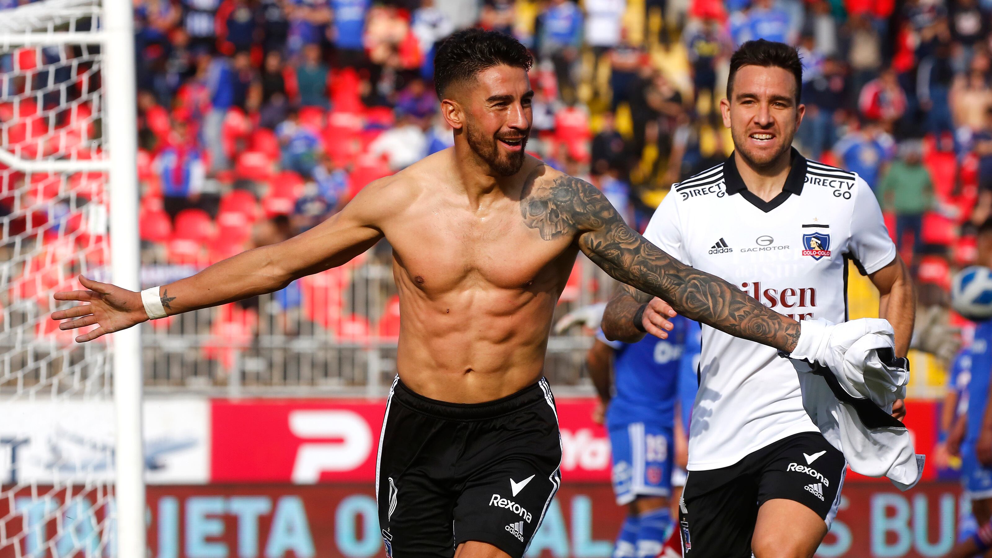 Juan Martín Lucero anotó dos de los tres goles con los que Colo Colo se impuso a la U.