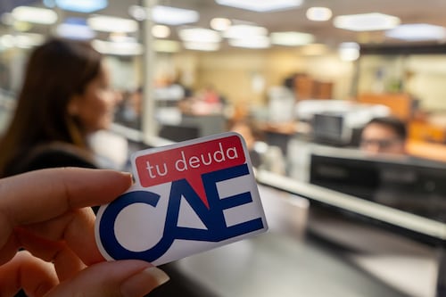 ¿Kast propuso condonar el CAE? Artículo de la megarreforma permitiría a algunos deudores acceder al beneficio bajo ciertas condiciones