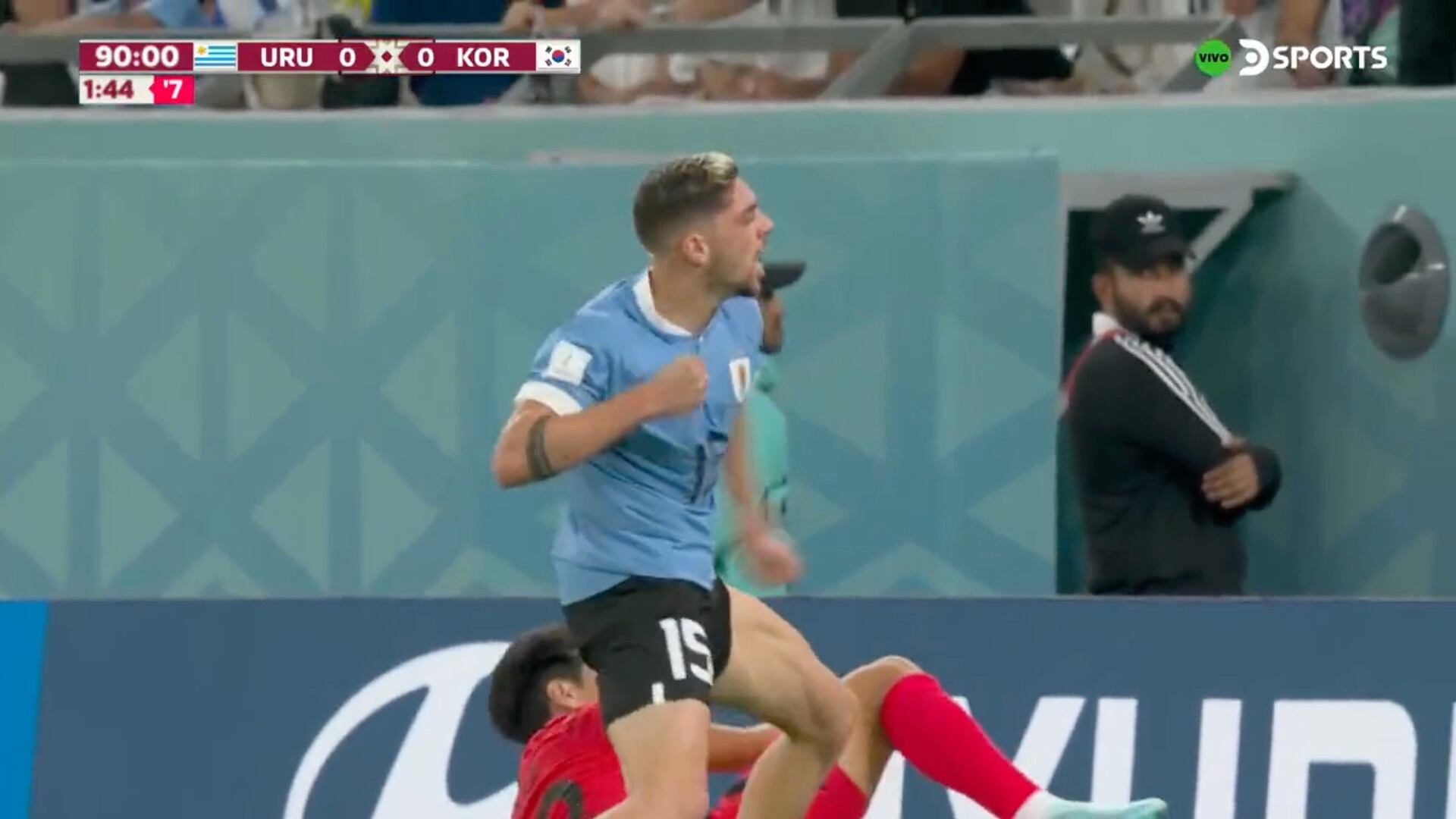 Federico Valverde celebrando con todo su barrida
