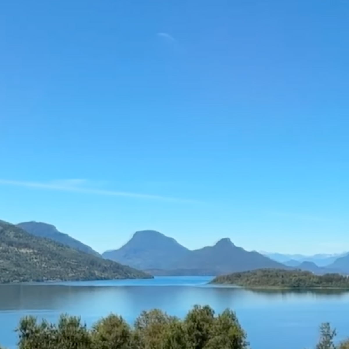 Familia rescatada tras vuelco en Lago Ranco por cambio climático Familia rescatada tras vuelco en Lago Ranco por cambio climático