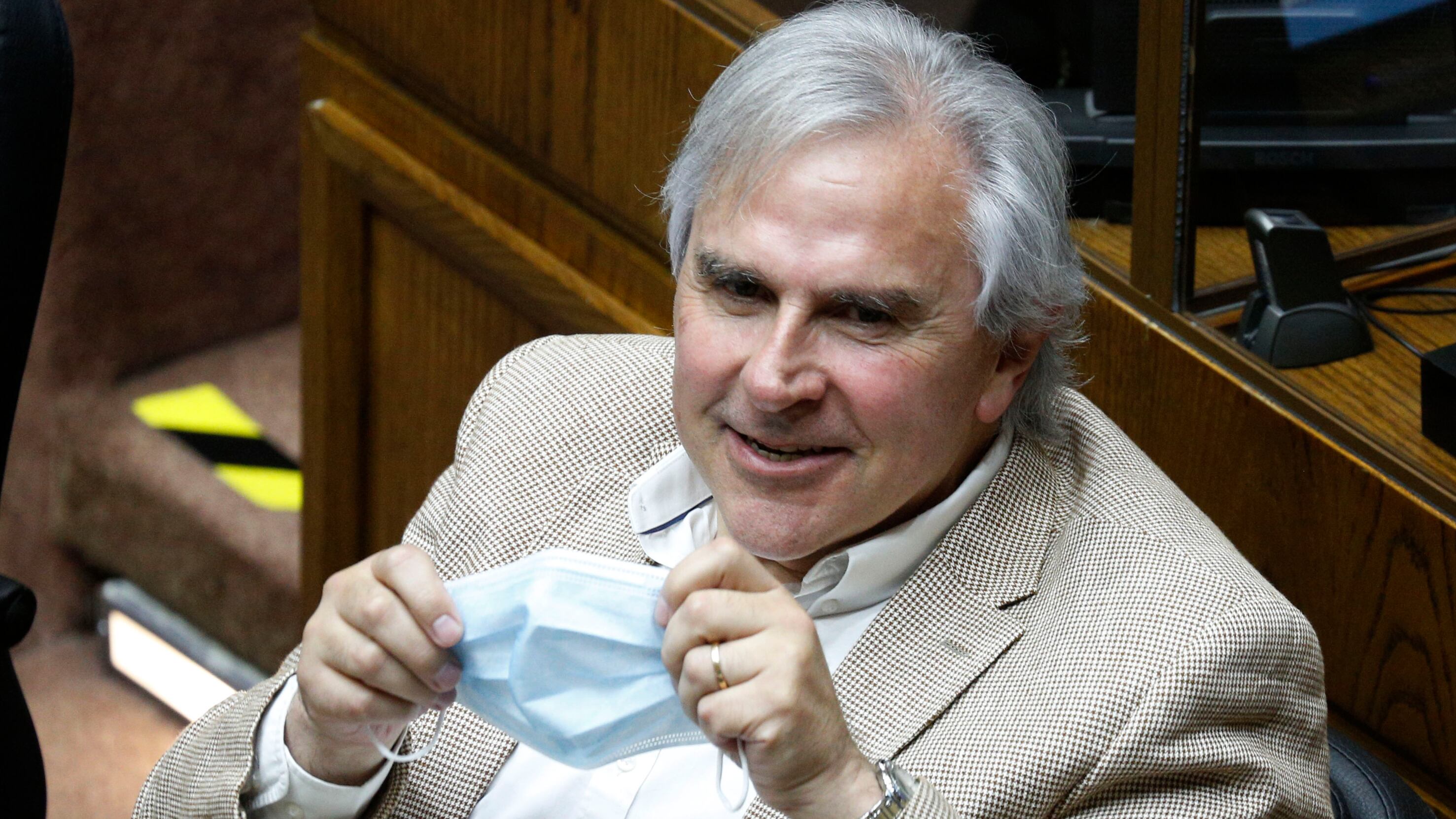 El parlamentario derechista se negó a apoyar la anulación de la Ley de Pesca.