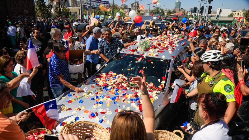 Miguel “Negro” Piñera recibe masivo homenaje en la Pérgola de las Flores