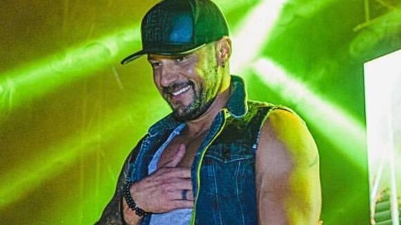 El bailarín brasileño fue intervenido hace algunas semanas de la cervical tras sufrir un accidente en motocicleta.