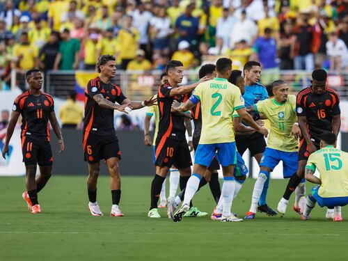 Colombia ganó el grupo tras empatar con Brasil en un partido de polémicas y ahora se medirá a Panamá
