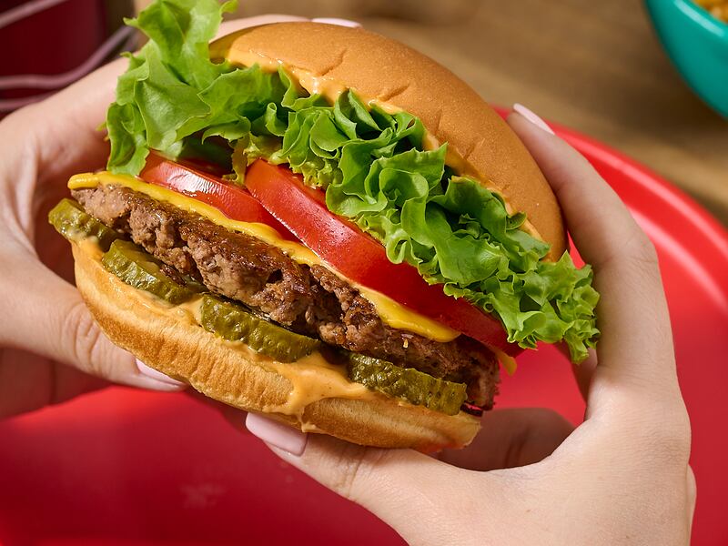 Día de la hamburguesa se celebra con todo este 28 de mayo: revisa cuál es el origen de la fecha y algunas apetitosas promociones