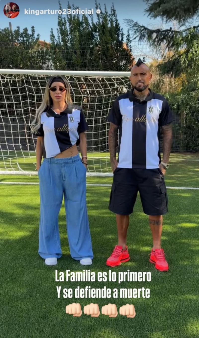 Arturo Vidal publicó una historia apoyando a su exesposa