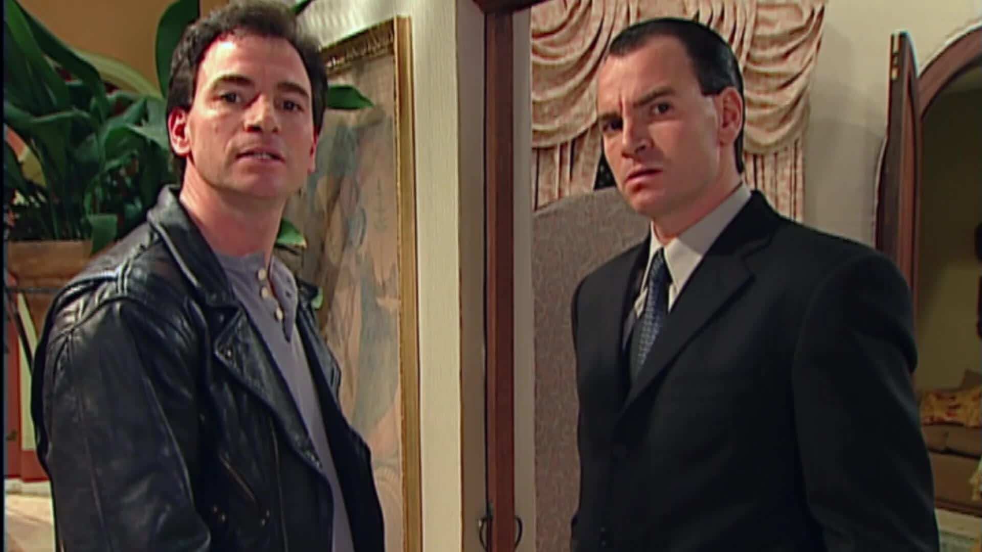 Recientemente, se dio a conocer que TVN concretó una alianza con la productora Río Estudios, liderada por el actor Pablo Díaz, con el fin de volver a realizar teleseries.
Roberto Cisternas, director de programación de la señal estatal, reveló a Diario Financiero que una de las opciones que están barajando es hacer remakes de ficciones de la denominada “época de oro”.