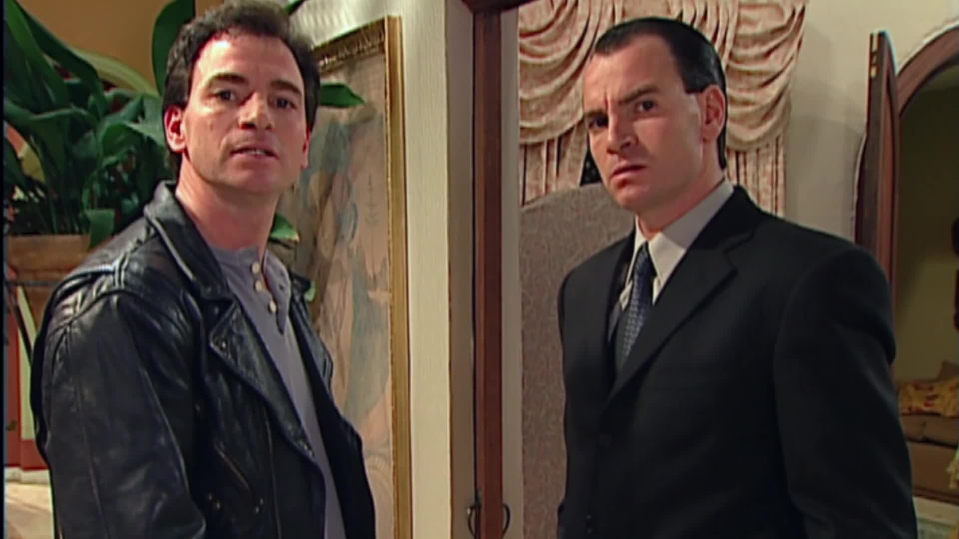 Recientemente, se dio a conocer que TVN concretó una alianza con la productora Río Estudios, liderada por el actor Pablo Díaz, con el fin de volver a realizar teleseries.
Roberto Cisternas, director de programación de la señal estatal, reveló a Diario Financiero que una de las opciones que están barajando es hacer remakes de ficciones de la denominada “época de oro”.