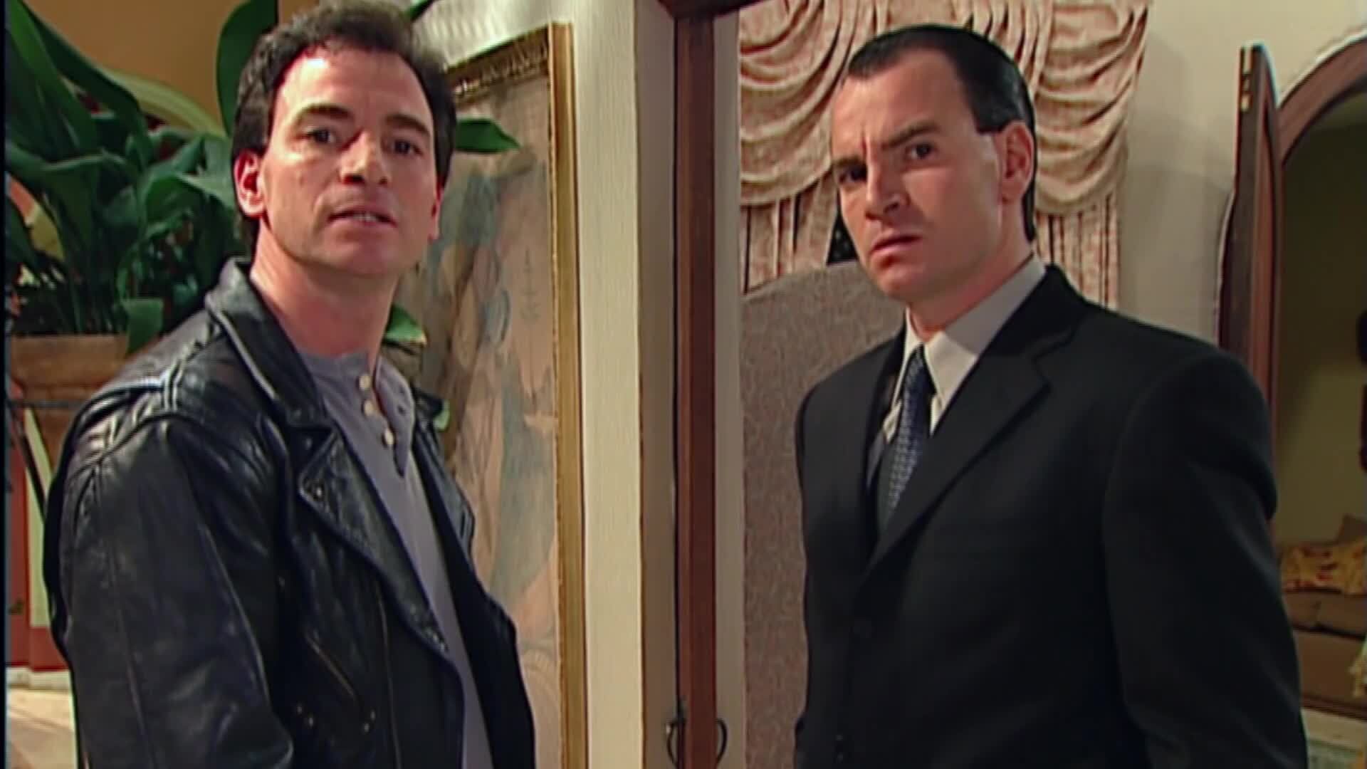 Recientemente, se dio a conocer que TVN concretó una alianza con la productora Río Estudios, liderada por el actor Pablo Díaz, con el fin de volver a realizar teleseries.
Roberto Cisternas, director de programación de la señal estatal, reveló a Diario Financiero que una de las opciones que están barajando es hacer remakes de ficciones de la denominada “época de oro”.