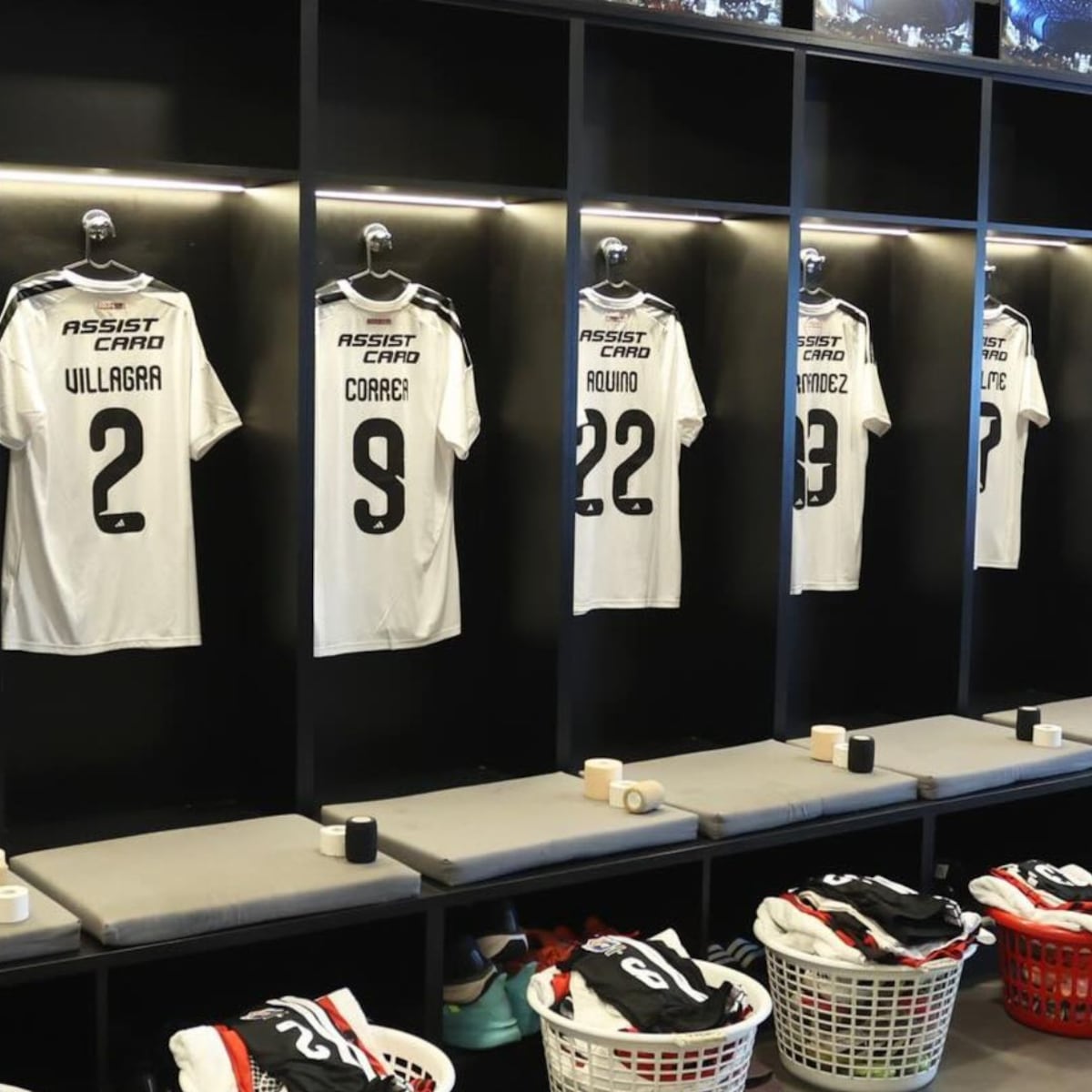 FIFA ordena a Colo Colo pagar deuda por Javier Correa FIFA ordena a Colo Colo pagar deuda por Javier Correa