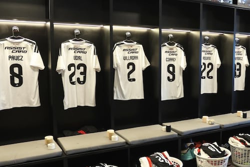 FIFA ordena a Colo Colo pagar millonaria deuda por Javier Correa y fija plazo clave para evitar sanciones