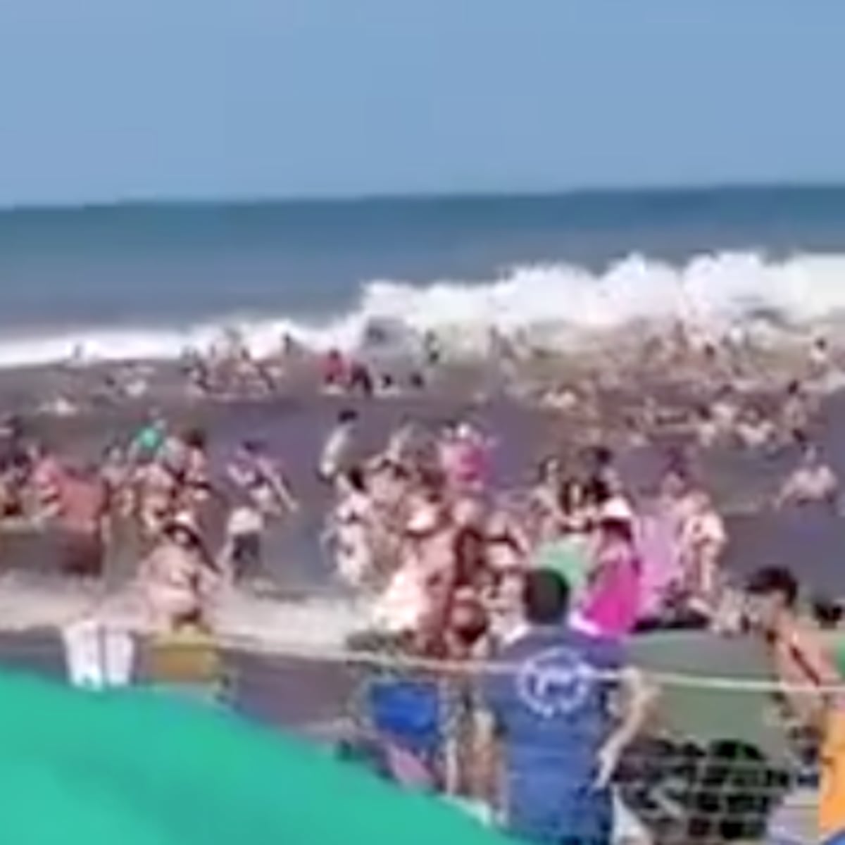 Muerto y heridos por mini tsunami en Argentina Muerto y heridos por mini tsunami en Argentina