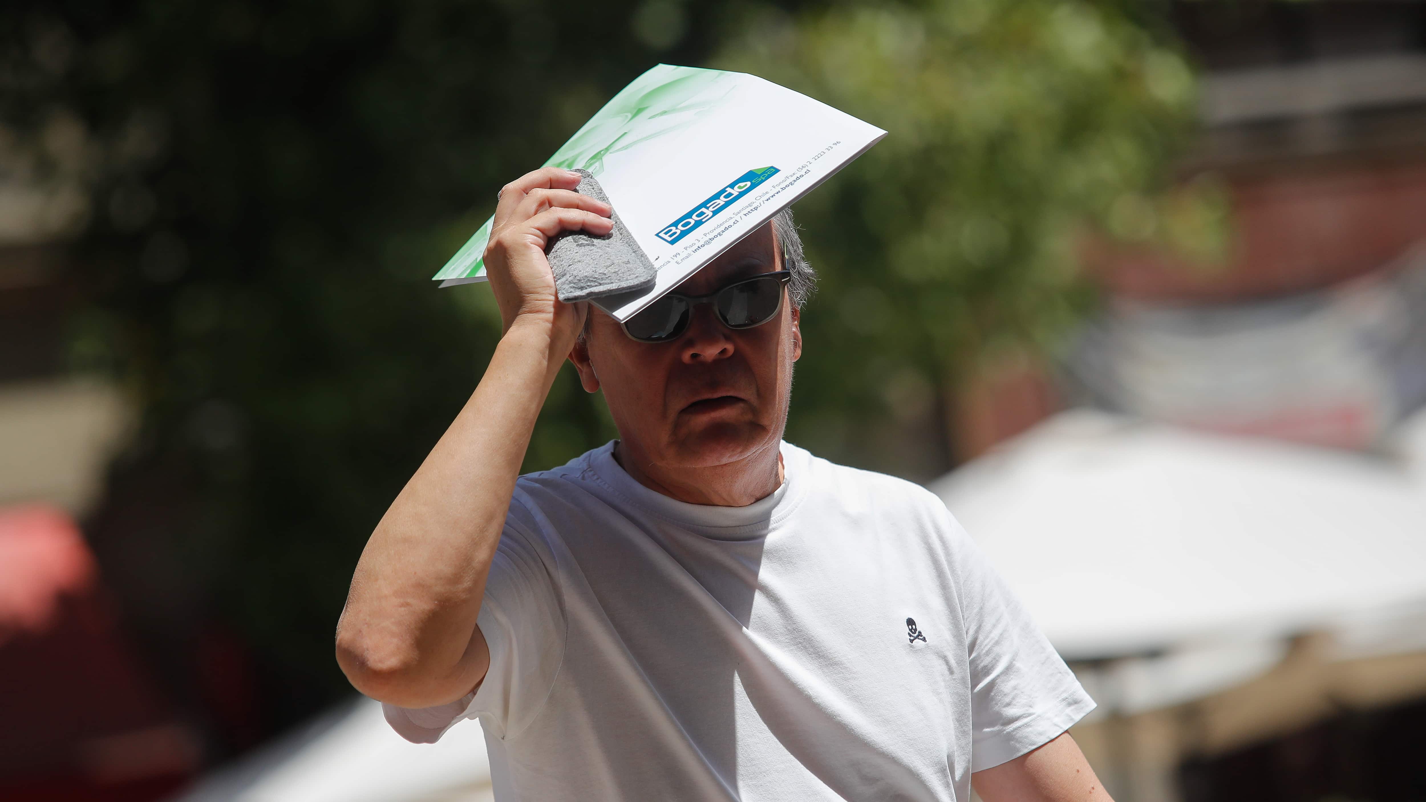 Evento de Altas temperaturas para el Centro Sur del País | 28 DE ENERO DE 2025 / SANTIAGO
Evento de Altas temperaturas en Santiago, sector Plaza de Armas, personas y animales buscan refrescarse utilizando fuentes, gorras, sombreros y pañuelos
FOTO: DIEGO MARTIN /AGENCIAUNO
