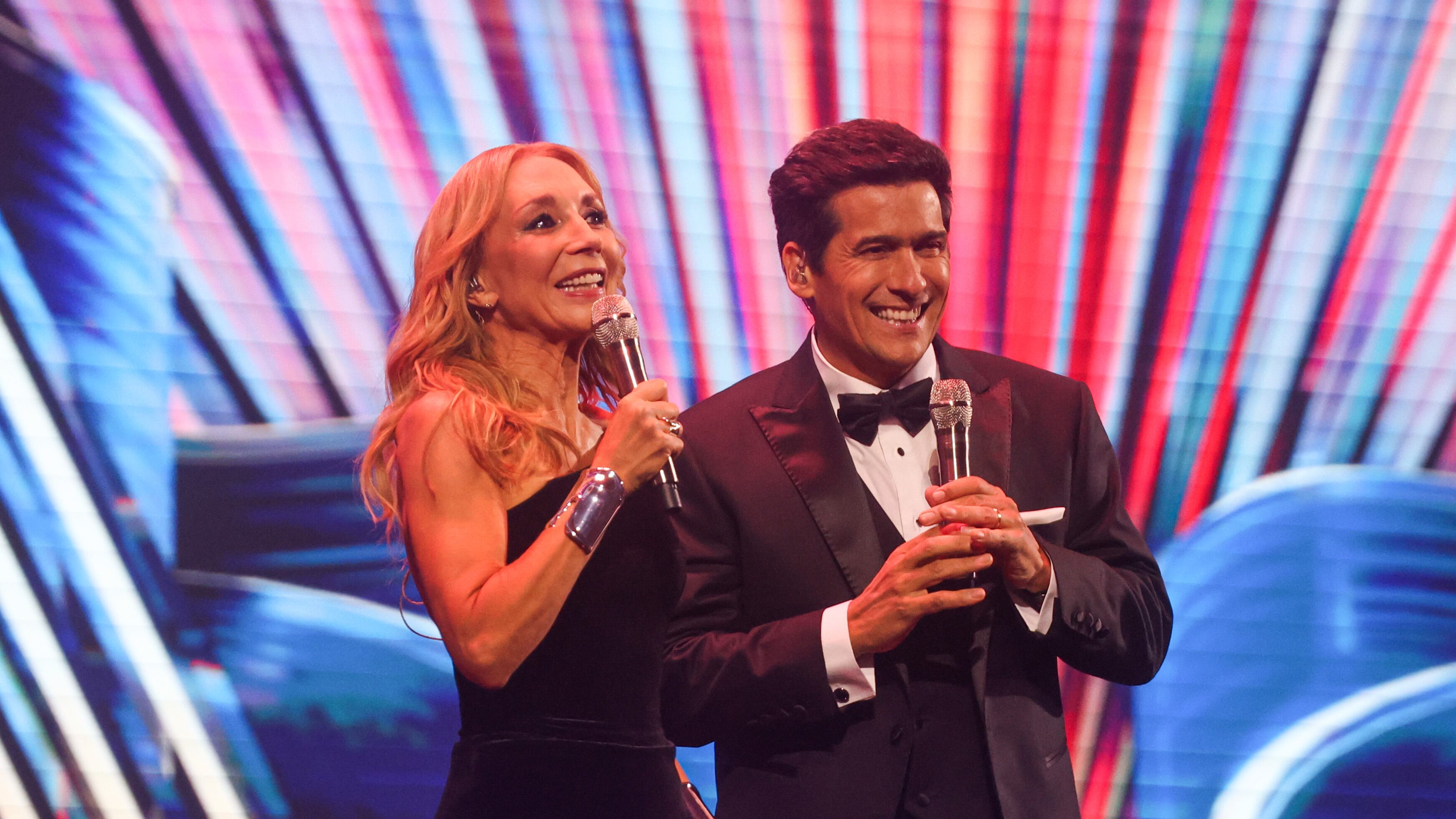 FESTIVAL VIÑA 2025: Cuarta Noche | 27 DE FEBRERO DE 2025 / VIÑA DEL MAR
Karen Doggenweiler y Rafael Araneda, durante el 64 Festival Internacional de la Canción Viña 2025 en la Quinta Vergara.
FOTO: SEBASTIÁN RÍOS MORALES/AGENCIAUNO