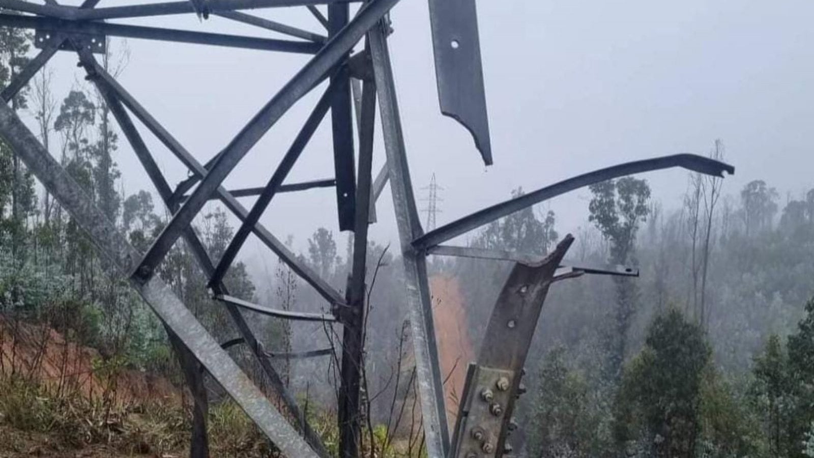 Torre de alta tensión fue atacada en Valpo