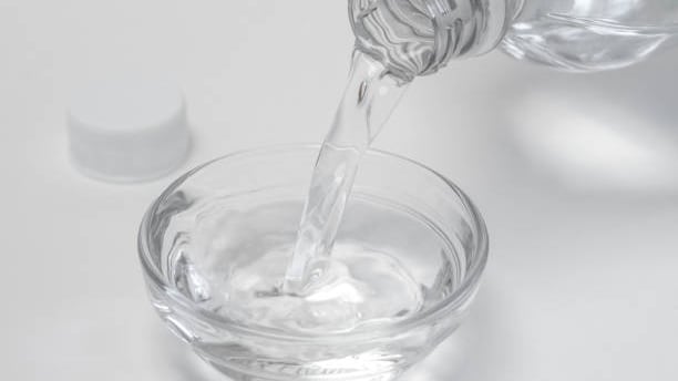 Envase de vinagre para colocar al lado de la estufa | Foto: Referencial